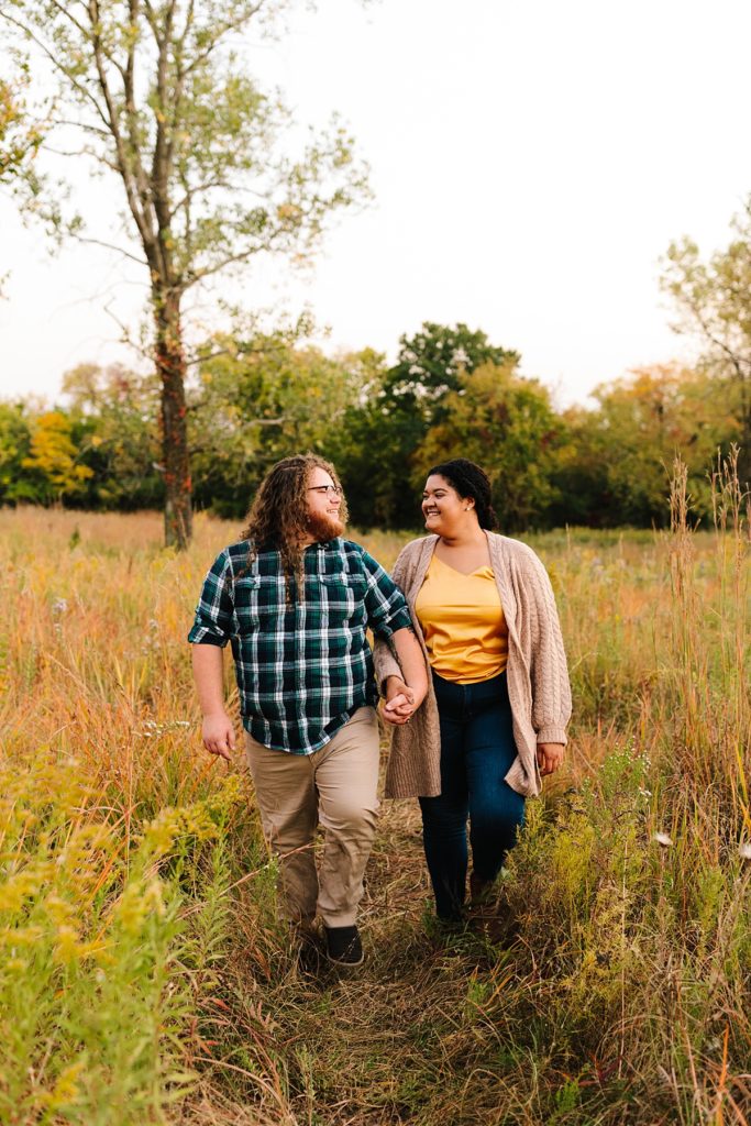 Shawnee Mission Park, Fall engagement session, fall photos, shawnee mission park photographer, kansas city photographer, engagement photographer, engagement photos, couples photos, what to wear for photos in the fall, fall outfit ideas