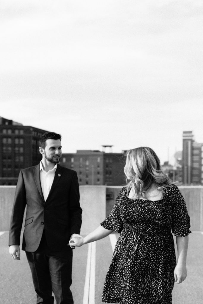 Engagement Photos with the Kansas City Skyline