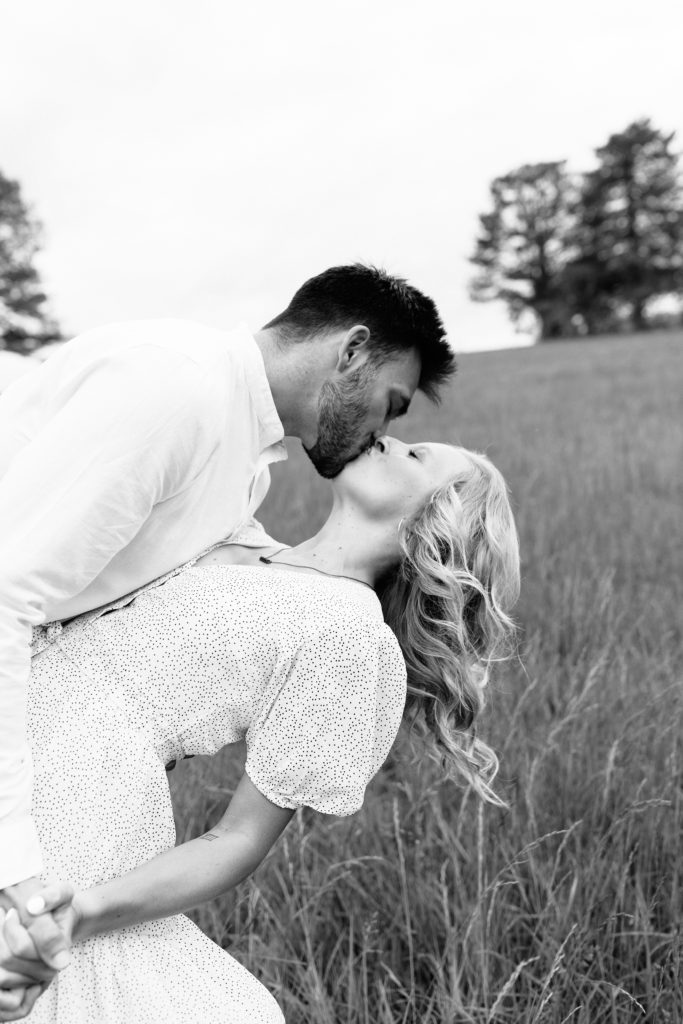 timeless engagement photos in Shawnee Mission Park