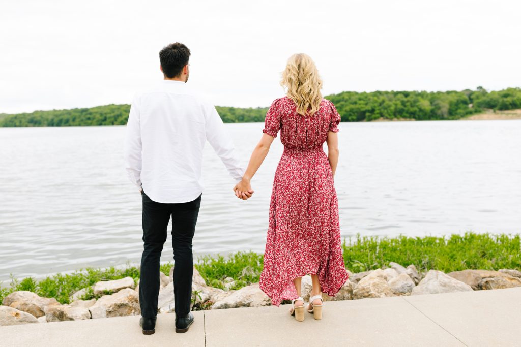 couples photoshoot near the lake Shawnee Mission Park