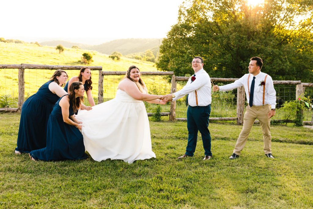 unique wedding photo ideas, silly wedding photo ideas