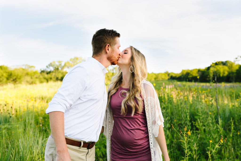 sunrise maternity session at Shawnee Mission Park, Kansas City Photographer, kissing, pose ideas