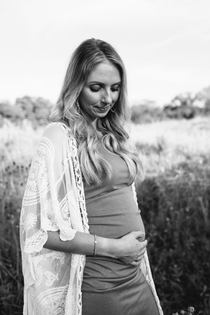sunrise maternity session at Shawnee Mission Park, Kansas City Photographer, black and white portrait, baby bump, baby girl, pregnant mom, tips for maternity photos