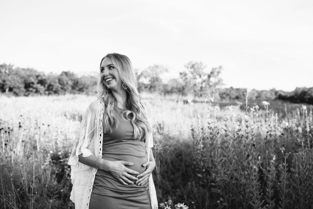 sunrise maternity session at Shawnee Mission Park, Kansas City Photographer, mom to be, pregnant, tips for moms, photo tips for moms, what to wear for maternity photos, what to wear when pregnant, how to prepare for photos,