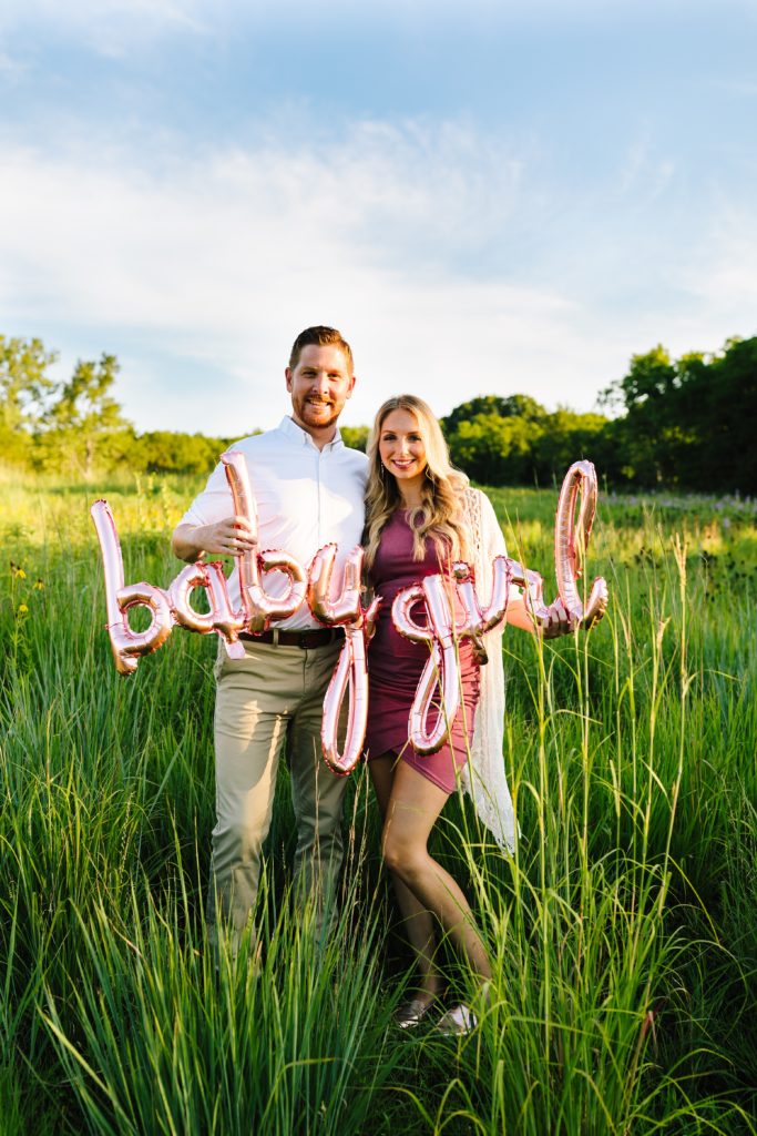 sunrise maternity session at Shawnee Mission Park, Kansas City Photographer, rose gold, baby girl, baby girl balloons, how to use balloons in photoshoot, balloons in pictures, gender reveal