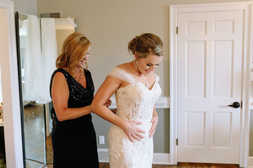 Summer Wedding at Mildale Farm, Natalie Nichole Photography, Kansas City Wedding Photographer, bride getting ready, mother of bride helping her get ready, special moments with mom, intimate moments, kansas city wedding, mob, mother of bride dress, navy dress