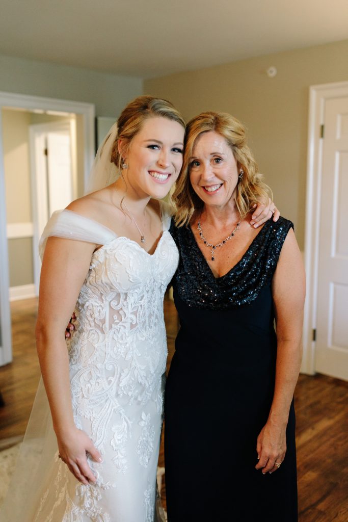 Summer Wedding at Mildale Farm, Natalie Nichole Photography, Kansas City Wedding Photographer, mob, mother of the bride, mom, mother of the bride dress, mob dress, navy dress, what to wear to a wedding, what kind of dress should the mother of the bride wear