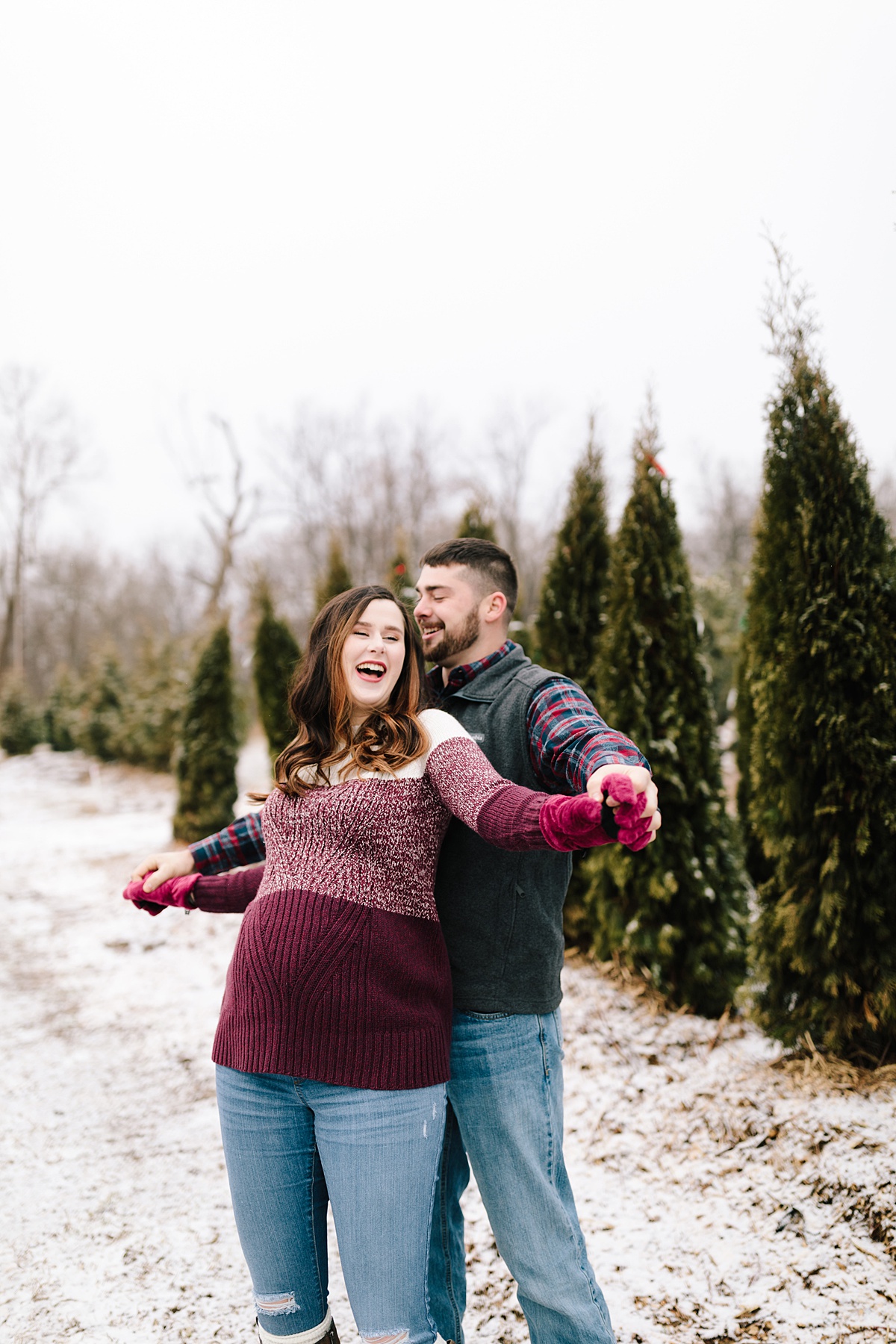 Winter Date Idea, at home date ideas, Kansas City Photographer, holiday date ideas, hot chocolate, christmas dates, christmas lights, covid, socially distanced date ideas, dating during covid, date your partner, snowy couples photos, couples session in the snow