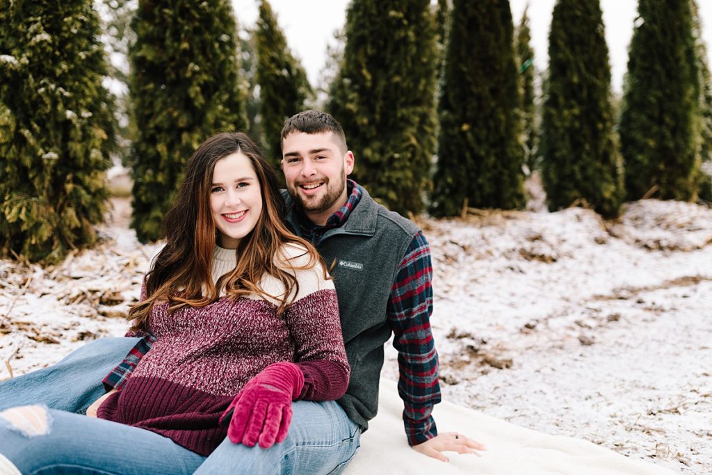 Winter Date Idea, at home date ideas, Kansas City Photographer, holiday date ideas, hot chocolate, christmas dates, christmas lights, covid, socially distanced date ideas, dating during covid, date your partner, snowy couples photos, couples session in the snow