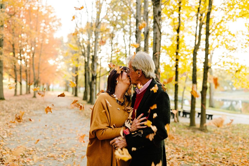 creative fall date ideas, a photoshoot for your parents as a gift for their anniversary, pose ideas for a couple