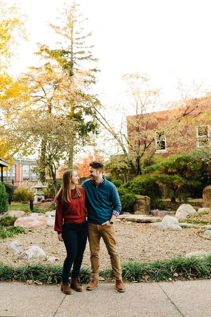fall couples photos, lawrence date ideas, lawrence engagement photographer, lawrence wedding photographer, south park, mass street, Massachusetts street, rock chalk, university of kansas, fall date ideas, relaxed couples photos, unique couples photos, engagement session ideas, pizza, picnic in the park, what to wear to your fall engagement session,